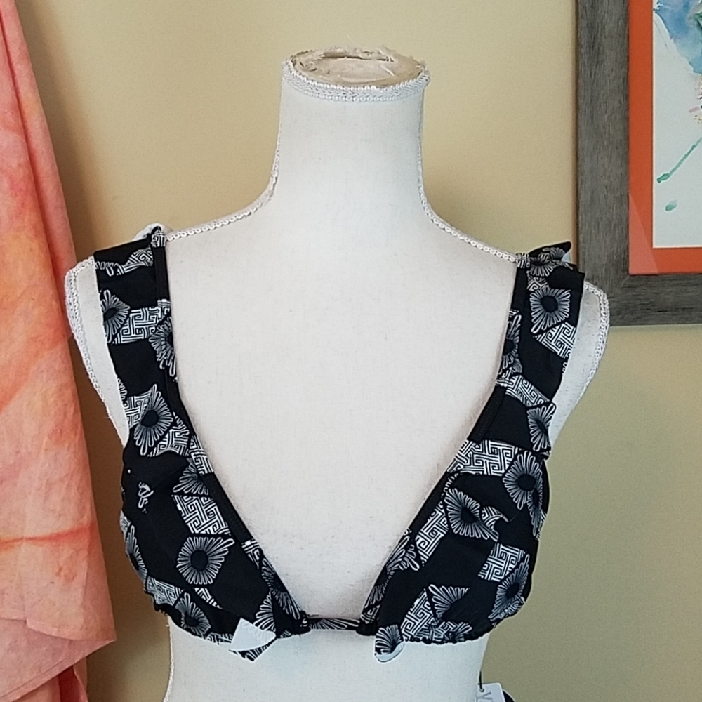 NWOT | Amuse Society | Edith Ruffle Strap Triangle Top